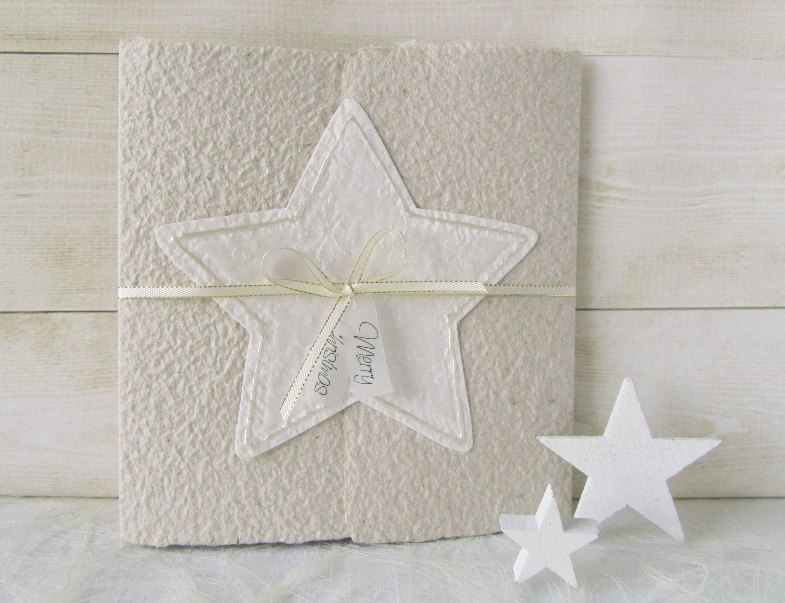 Weiss auf beige