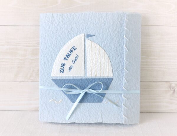 Handgemachte und personalisierbare Glückwunschkarte Segelboot blau