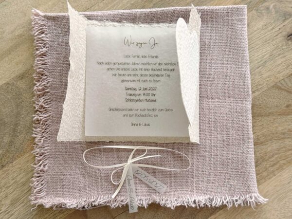 Altarfalz Hochzeitseinladung Blumenherz aus handgeschöpftem Büttenpapier mit bedrucktem Innenblatt