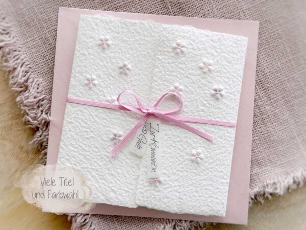 Handgeschöpfte Glückwunschkarte mit Blümchen purple zur Taufe, Kommunion und Konfirmation