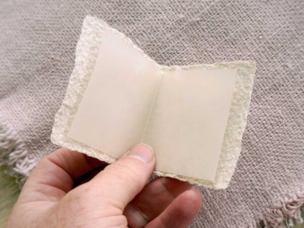 Mini-Karte mit gefaltetem Transparent-Einlegeblatt für persönliche Worte