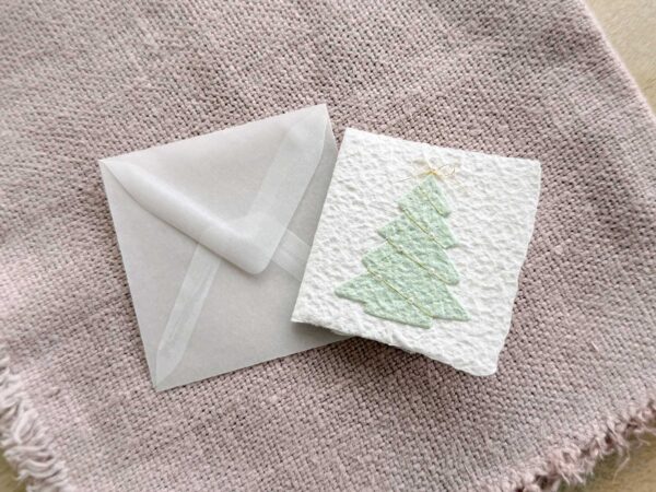 Mini-Weihnachtskarte Tannenbaum mit semitransparentem Umschlag und Einlegeblatt aus Transparentpapier