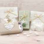 Pfefferminzherzen weihnachtlich verpackt mit handgeschöpftem Papier