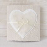 Handgemachte und personalisierbare Hochzeitskarte Perlenherz Deluxe beige