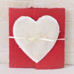 Handgemachte und personalisierbare Hochzeitskarte Perlenherz Deluxe rot