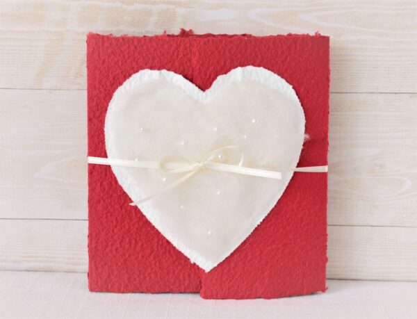 Handgemachte und personalisierbare Hochzeitskarte Perlenherz Deluxe rot
