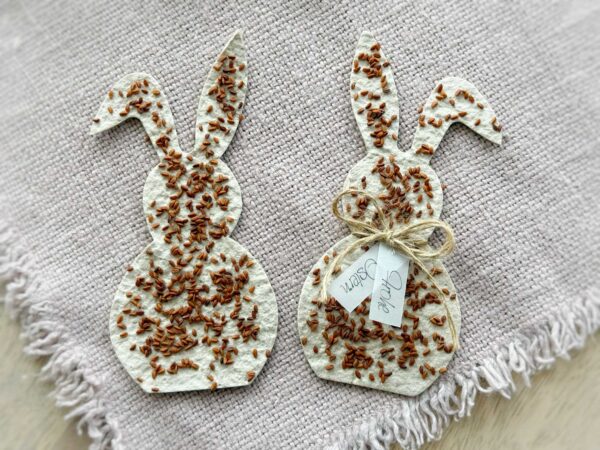 Saatpapier-Osterhase aus handgeschöpftem Papier mit Bio-Gartenkresse