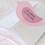 Handgemachte und individualisierbare Glückwunschkarte zum Baby mit Spatz rosa für Mädchen