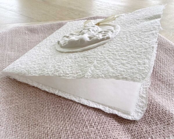 Seitenansicht Weihnachtskarte "Engel weiss" aus handgeschöpftem Papier