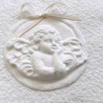 Nahaufnahme Weihnachtskarte "Engel weiss" aus handgeschöpftem Papier