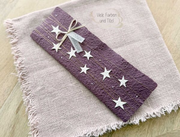 Personalisierte Weihnachtskarte mauve aus handgeschöpftem Papier mit Sternli, Gold und Perlenglanz