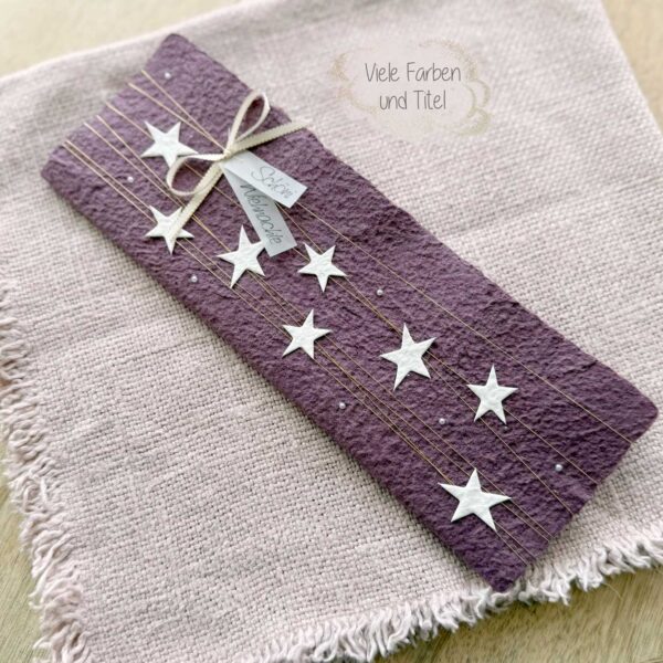 Personalisierte Weihnachtskarte mauve aus handgeschöpftem Papier mit Sternli, Gold und Perlenglanz
